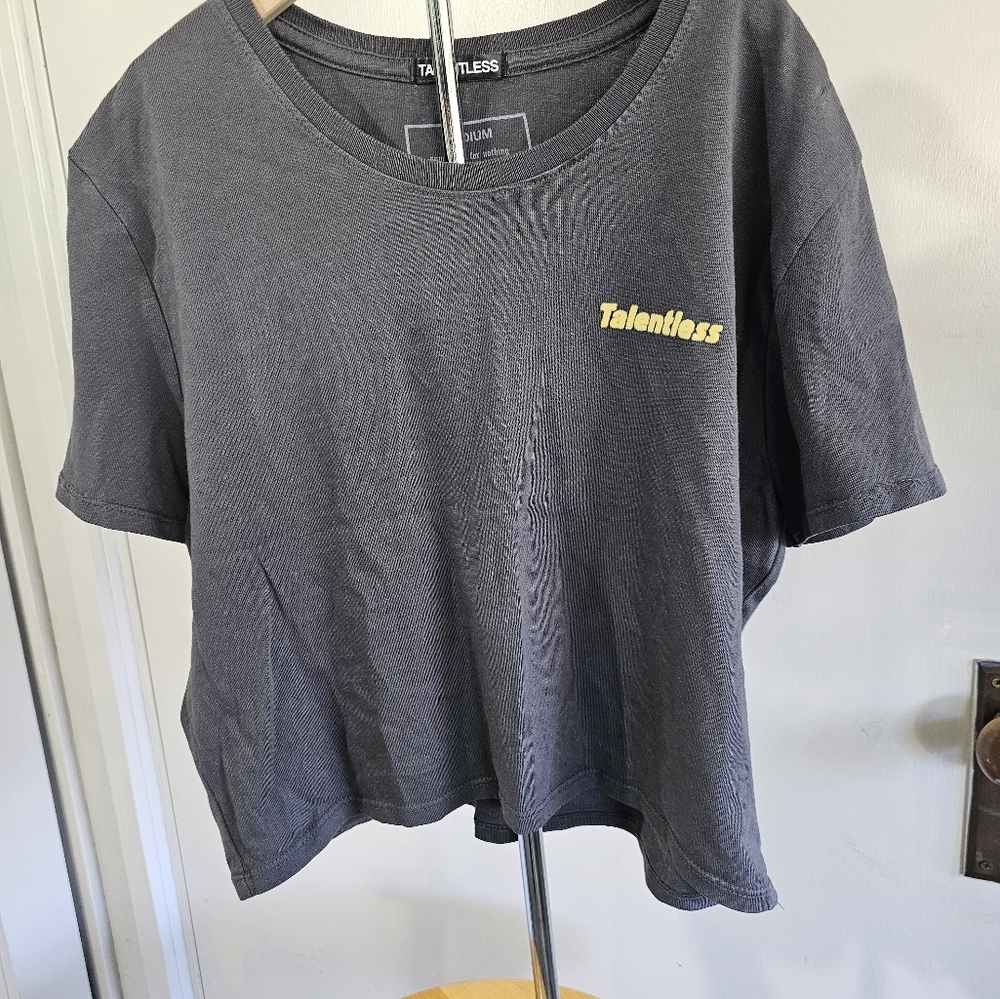 TALENTLESS crop top